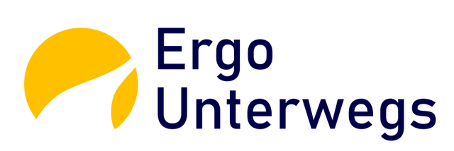 Ergo Unterwegs Logo. Ein gelber Kreis mit einem weißen, gewundenen Weg, der nach rechts oben verläuft und kleiner wird. Rechts davon steht in weißer Schrift Ergo Unterwegs.